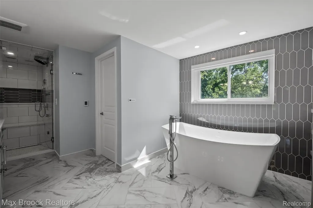 5763 Eastman Boulevard West Bloomfield Charter Township MI 48323