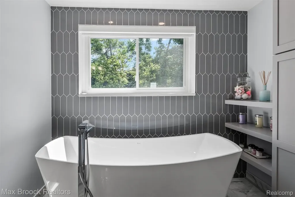 5763 Eastman Boulevard West Bloomfield Charter Township MI 48323