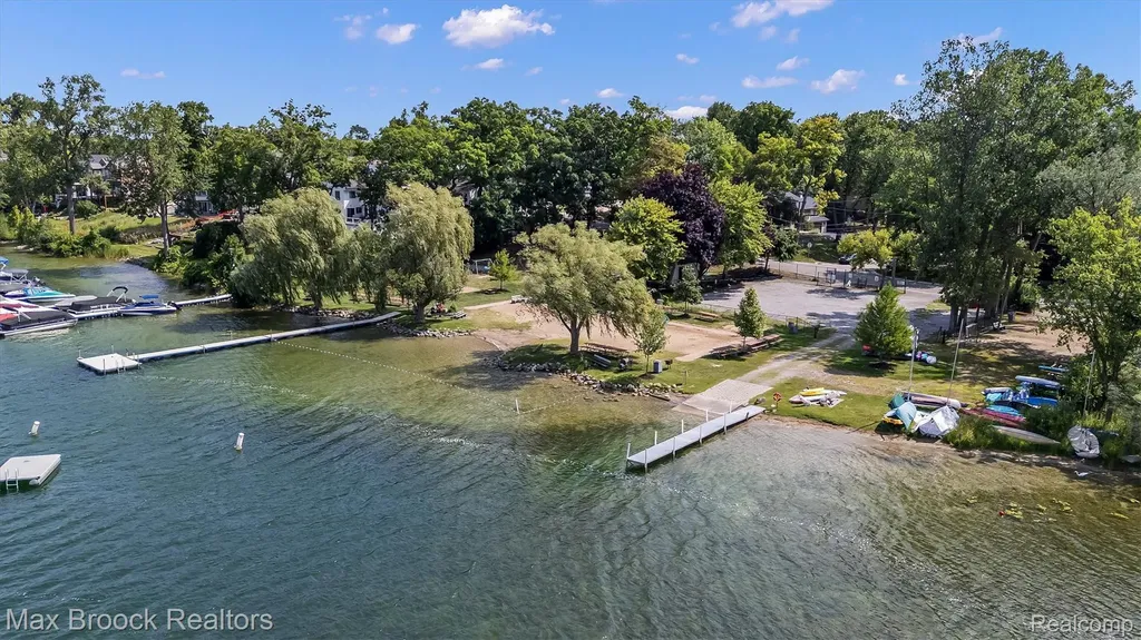 5763 Eastman Boulevard West Bloomfield Charter Township MI 48323