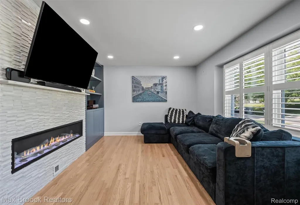 5763 Eastman Boulevard West Bloomfield Charter Township MI 48323