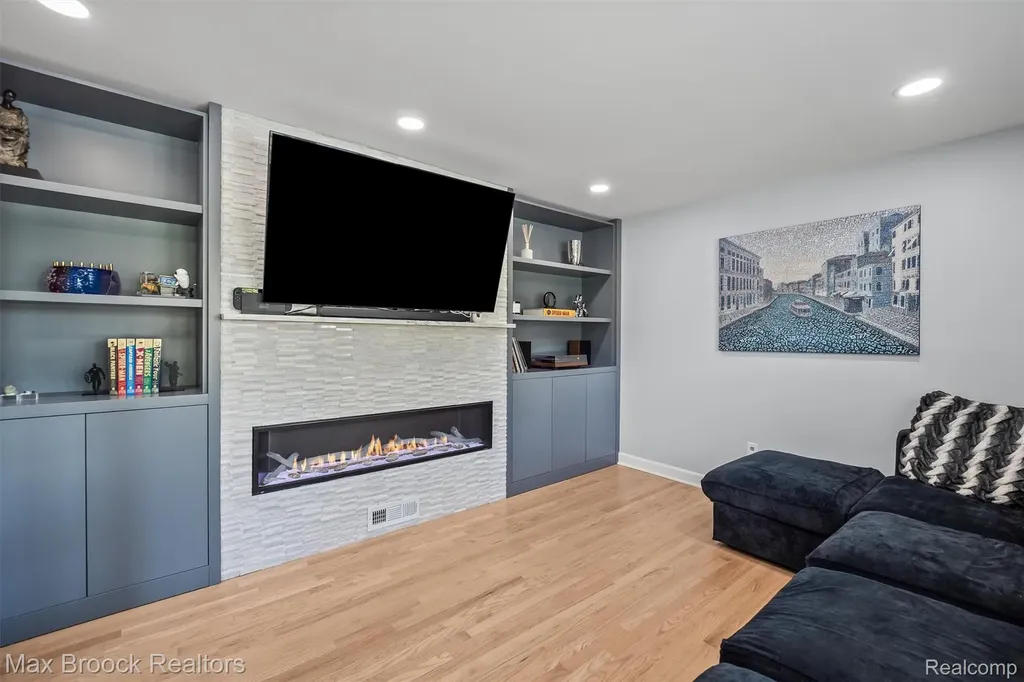 5763 Eastman Boulevard West Bloomfield Charter Township MI 48323