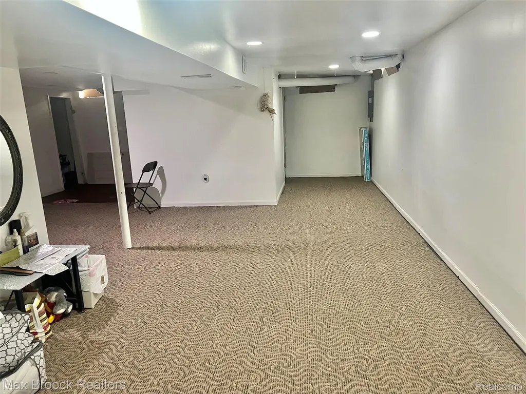 21180 Glenmorra Street Southfield City MI 48076