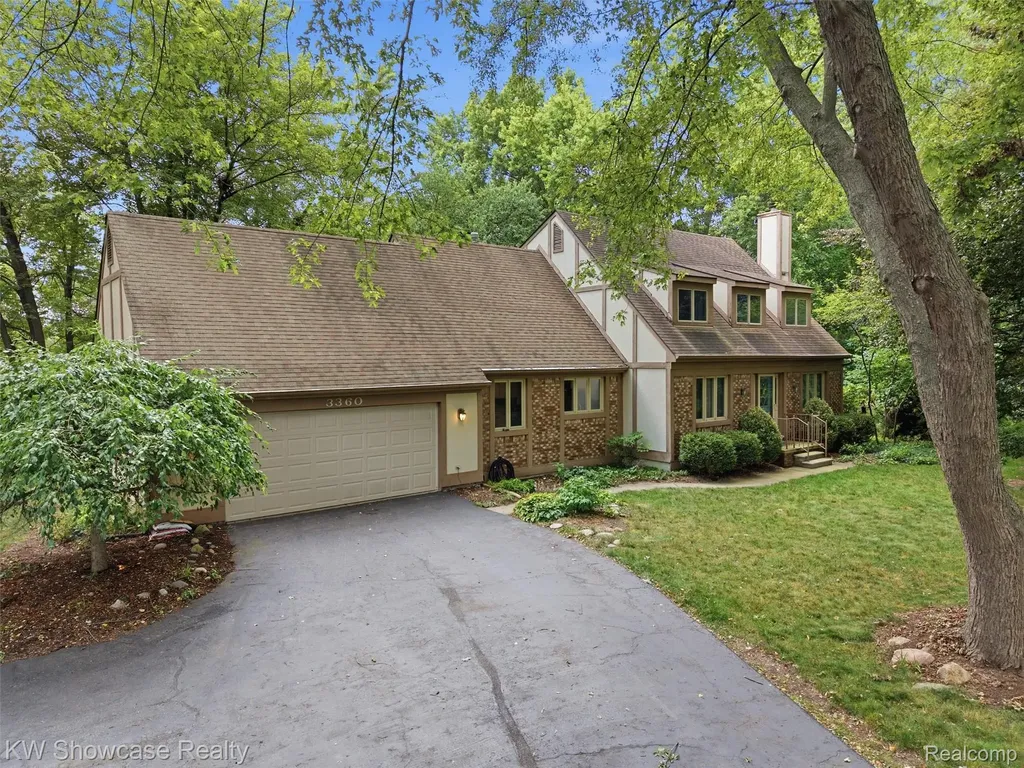 3360 Pleasant Valley Road Brighton Township MI 48114