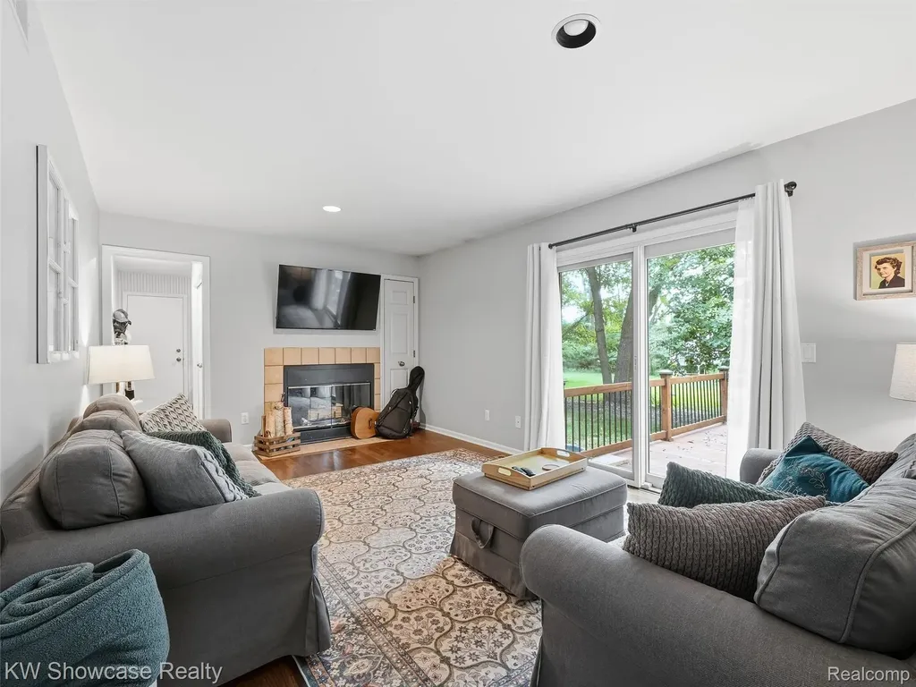 3360 Pleasant Valley Road Brighton Township MI 48114