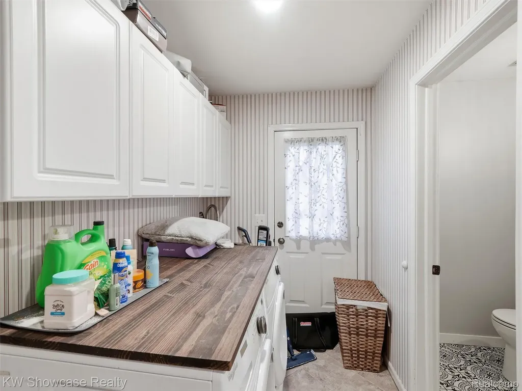 3360 Pleasant Valley Road Brighton Township MI 48114