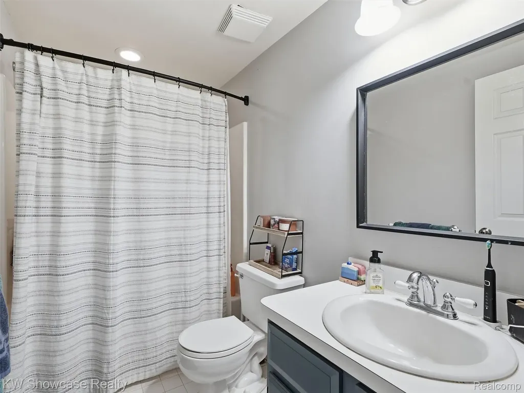 3360 Pleasant Valley Road Brighton Township MI 48114