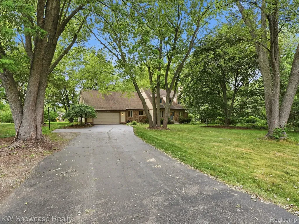 3360 Pleasant Valley Road Brighton Township MI 48114