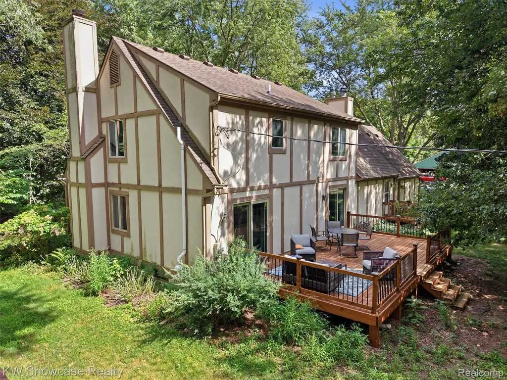 3360 Pleasant Valley Road Brighton Township MI 48114