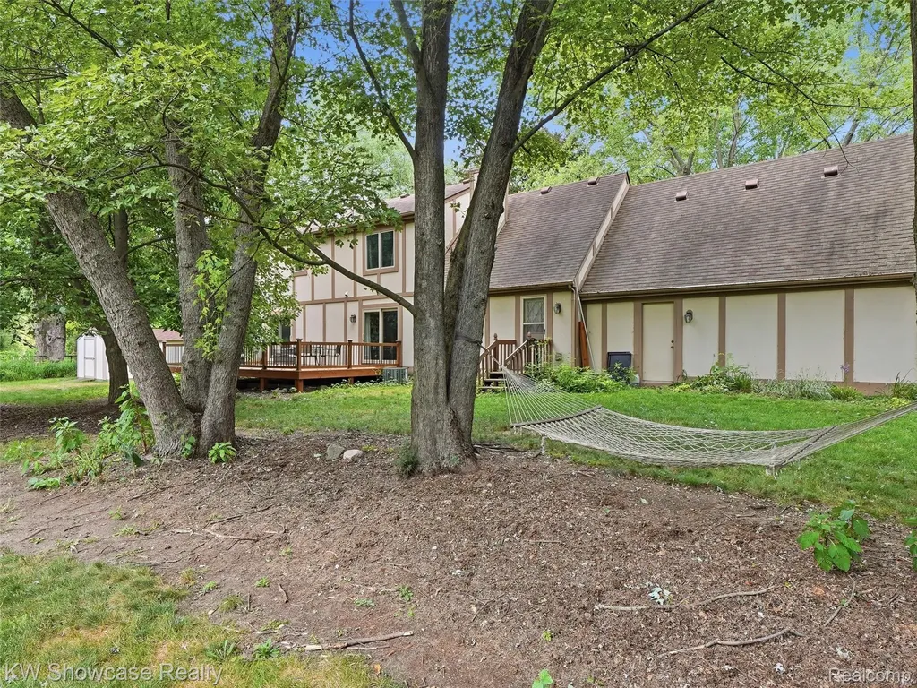 3360 Pleasant Valley Road Brighton Township MI 48114