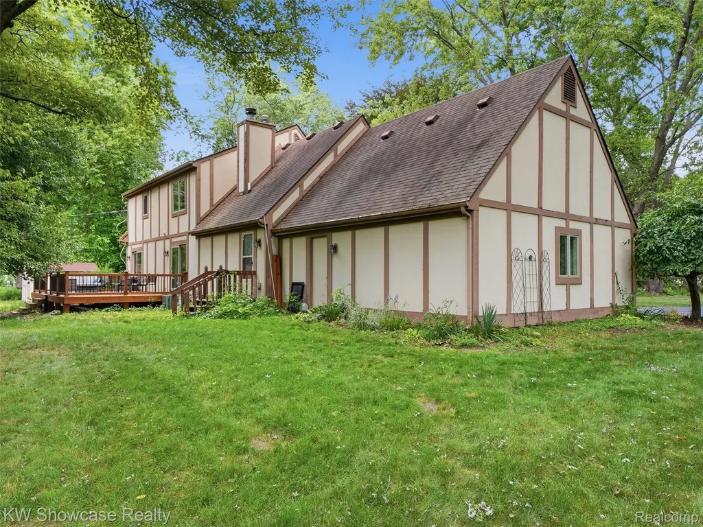 3360 Pleasant Valley Road Brighton Township MI 48114