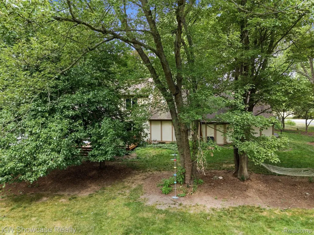 3360 Pleasant Valley Road Brighton Township MI 48114