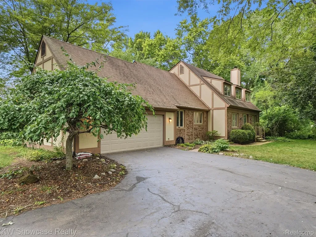 3360 Pleasant Valley Road Brighton Township MI 48114