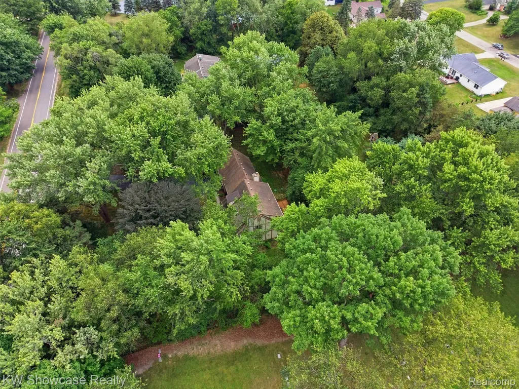 3360 Pleasant Valley Road Brighton Township MI 48114