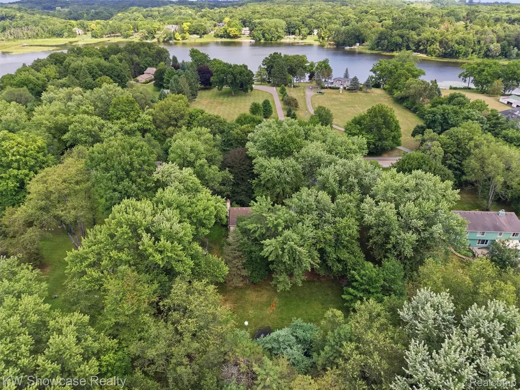 3360 Pleasant Valley Road Brighton Township MI 48114