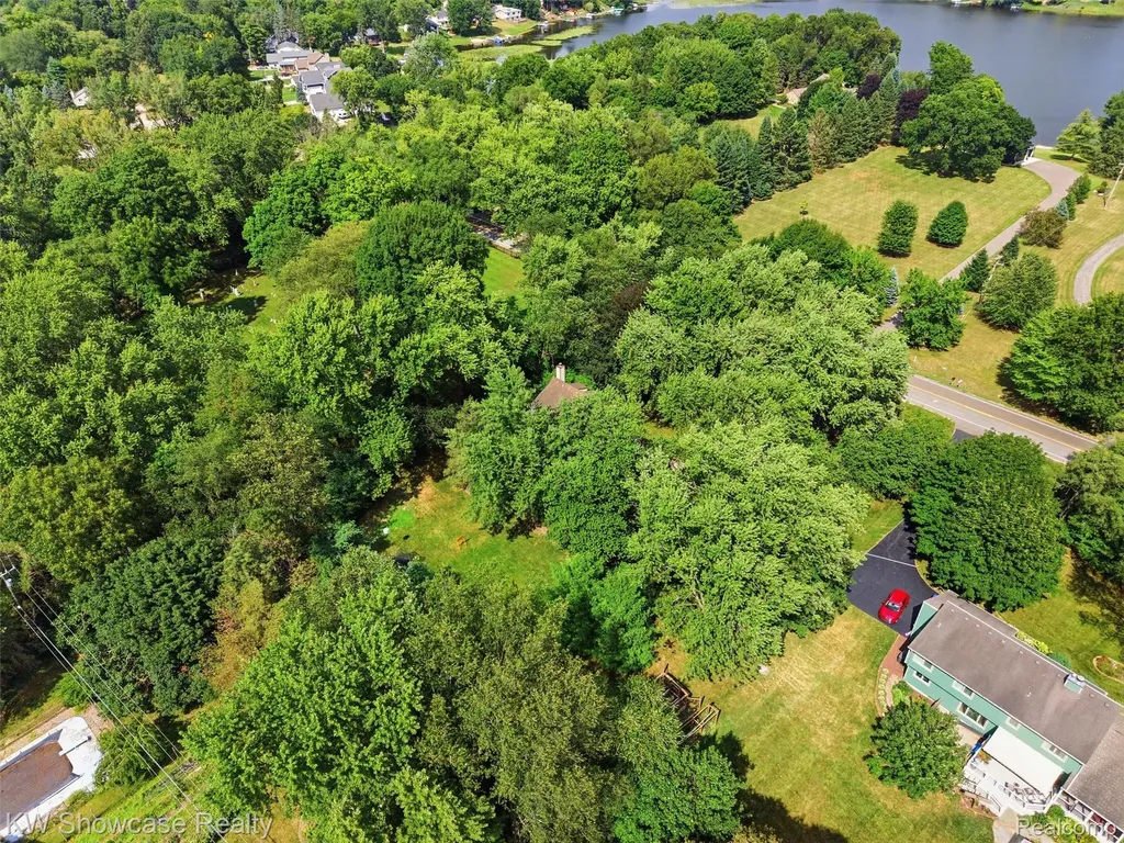 3360 Pleasant Valley Road Brighton Township MI 48114