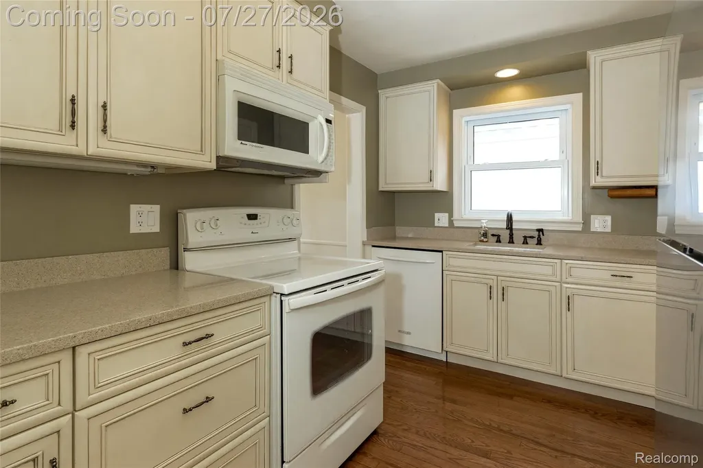 716 Maplegrove Avenue Royal Oak City MI 48067