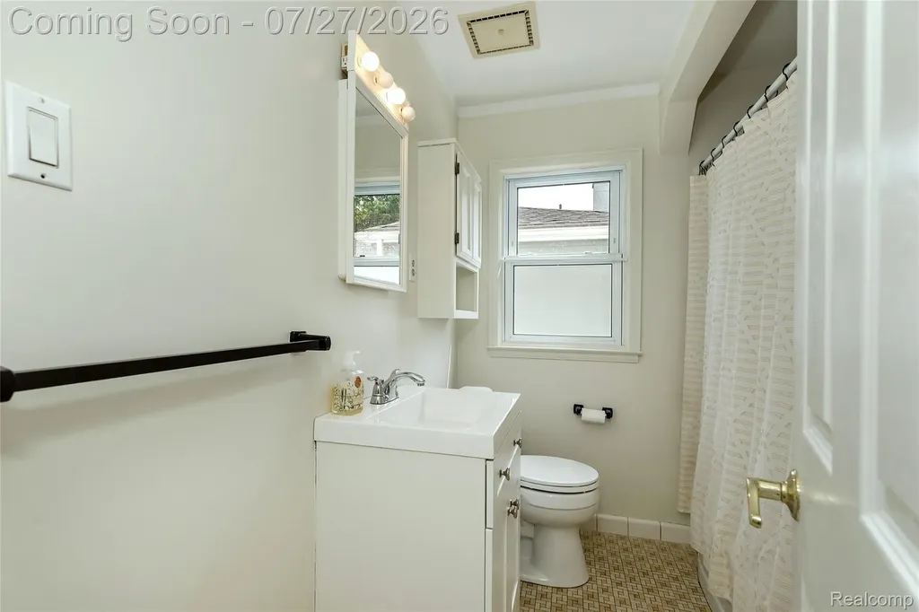 716 Maplegrove Avenue Royal Oak City MI 48067