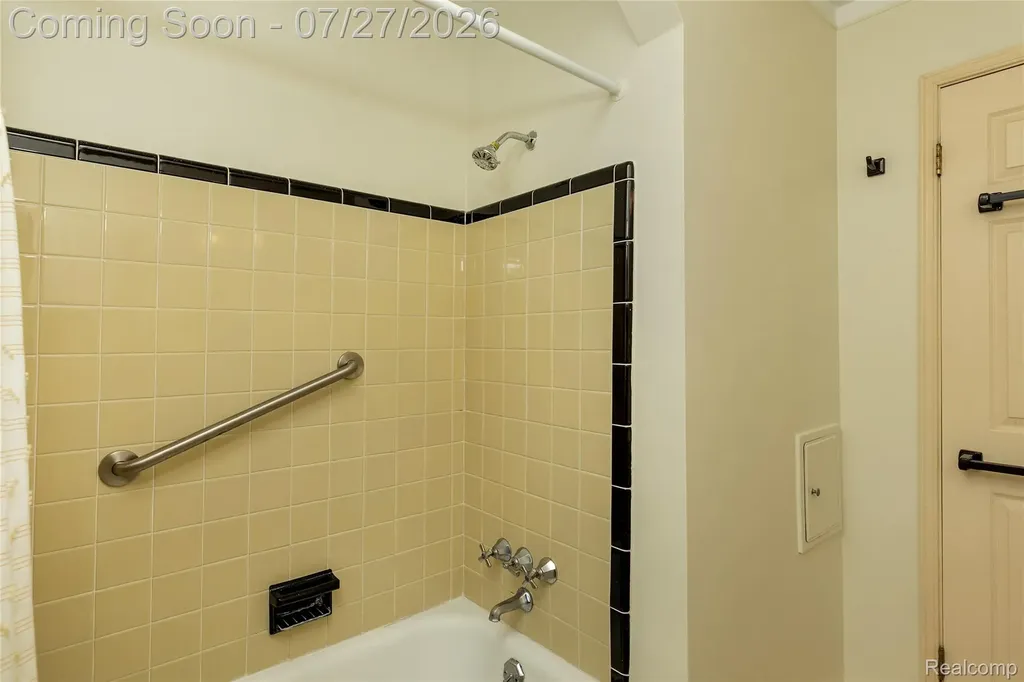 716 Maplegrove Avenue Royal Oak City MI 48067