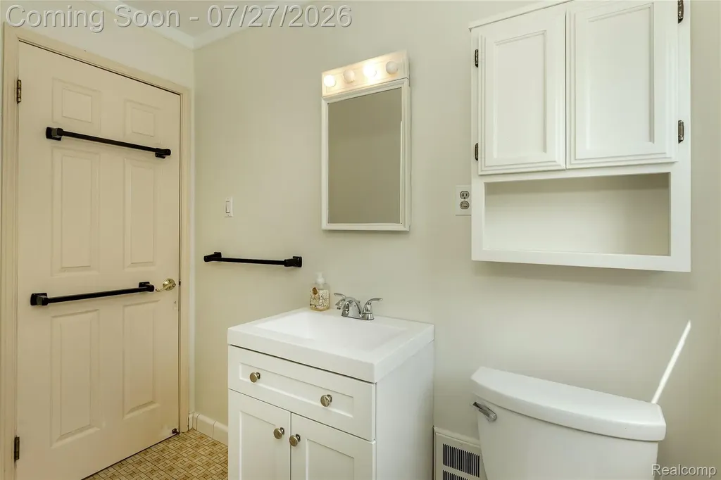 716 Maplegrove Avenue Royal Oak City MI 48067