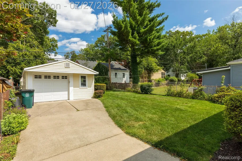 716 Maplegrove Avenue Royal Oak City MI 48067