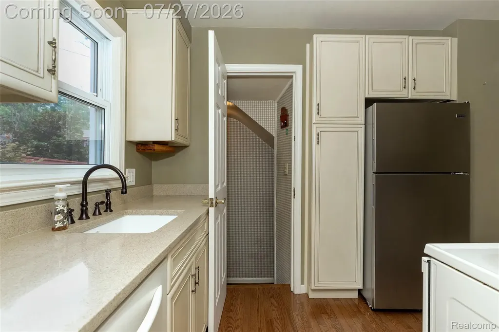 716 Maplegrove Avenue Royal Oak City MI 48067