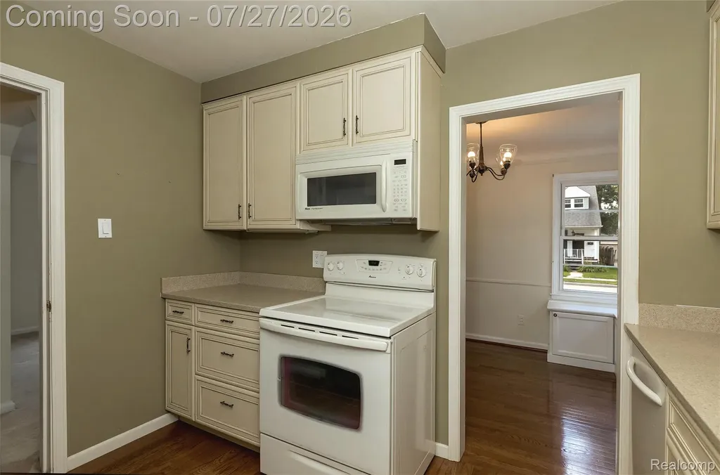716 Maplegrove Avenue Royal Oak City MI 48067