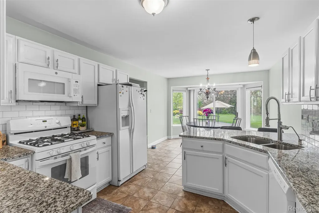 1265 Theresa Drive Fenton Charter Township MI 48430