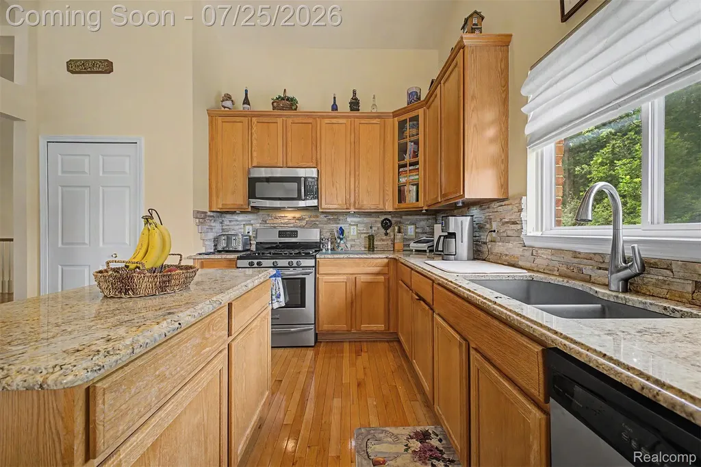 37576 Newburgh Park Circle Livonia City MI 48152