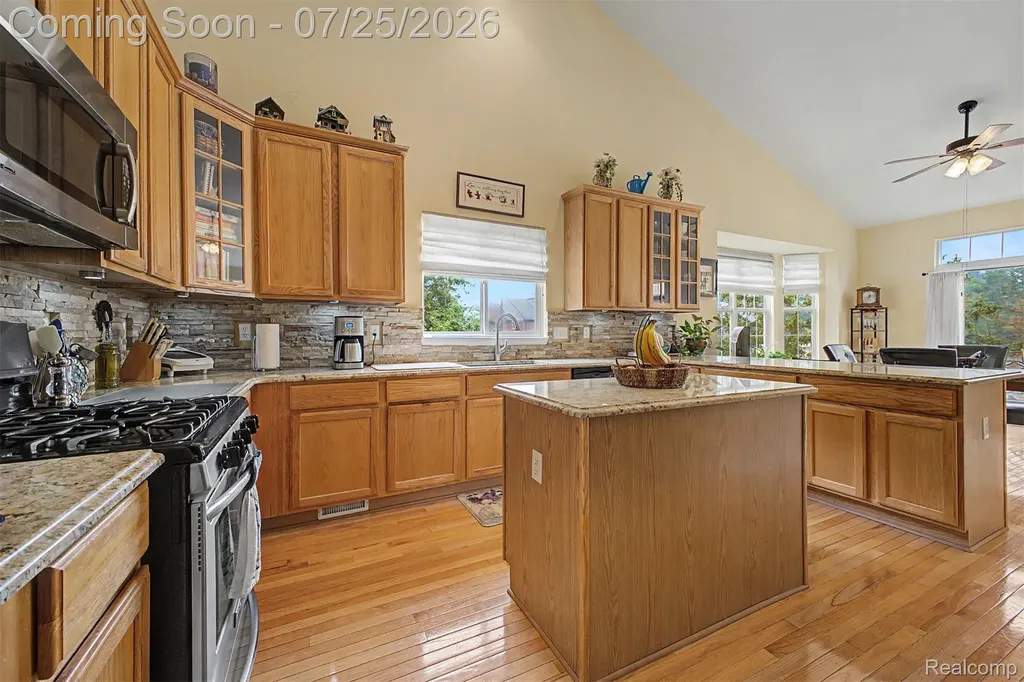37576 Newburgh Park Circle Livonia City MI 48152