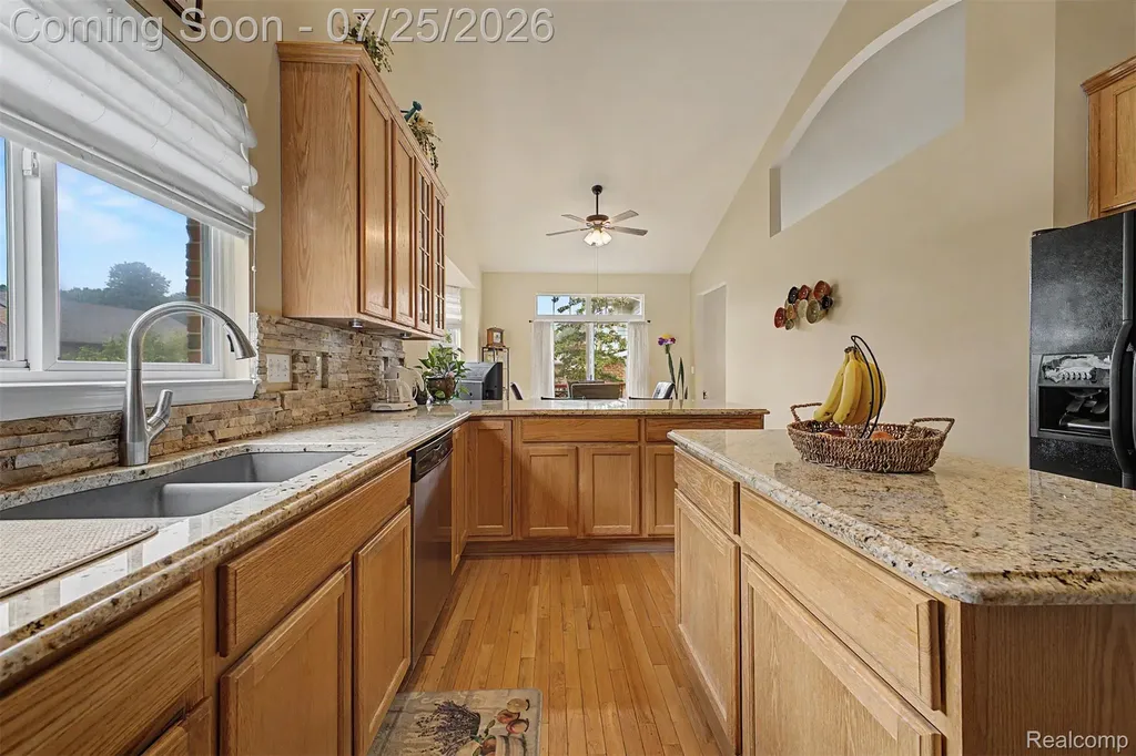 37576 Newburgh Park Circle Livonia City MI 48152