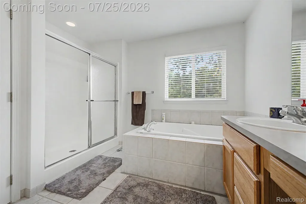 37576 Newburgh Park Circle Livonia City MI 48152