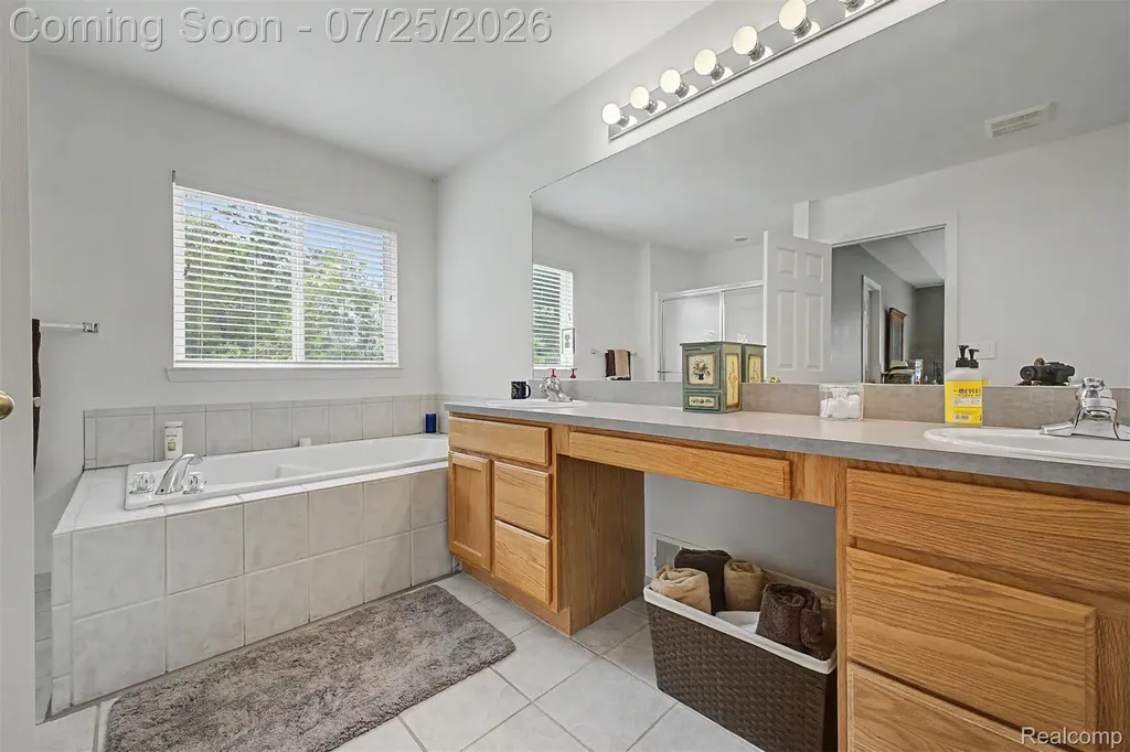 37576 Newburgh Park Circle Livonia City MI 48152