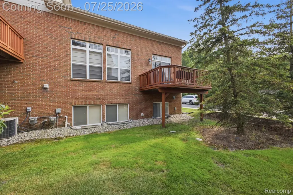 37576 Newburgh Park Circle Livonia City MI 48152