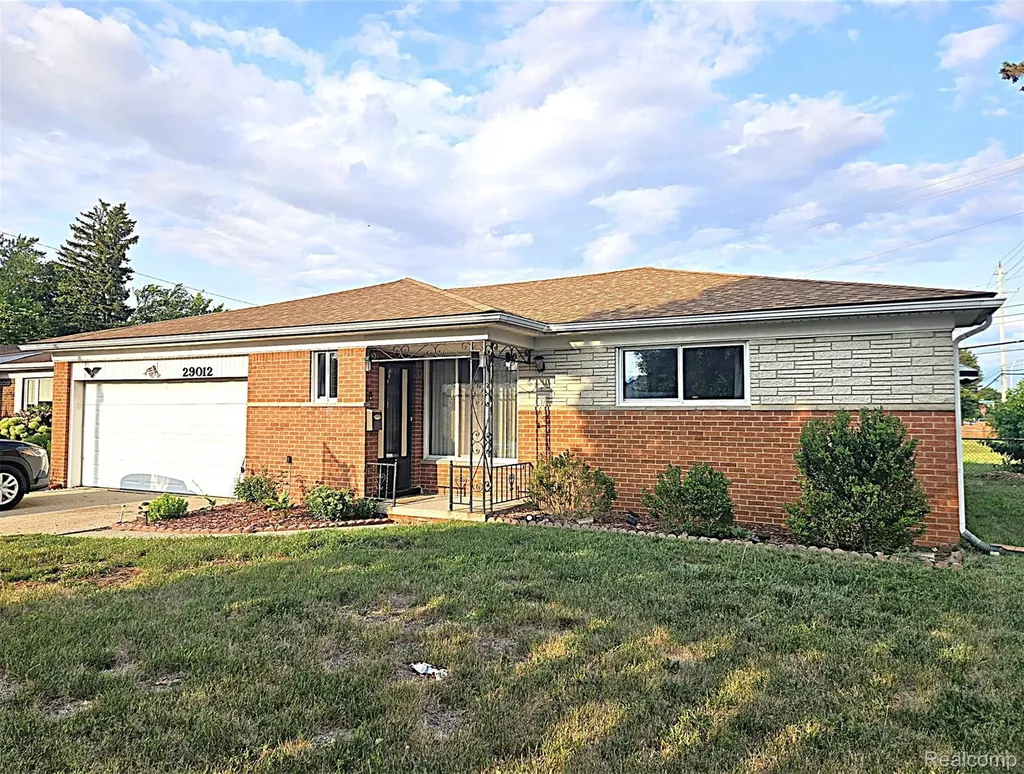 29012 James Drive Warren City MI 48092
