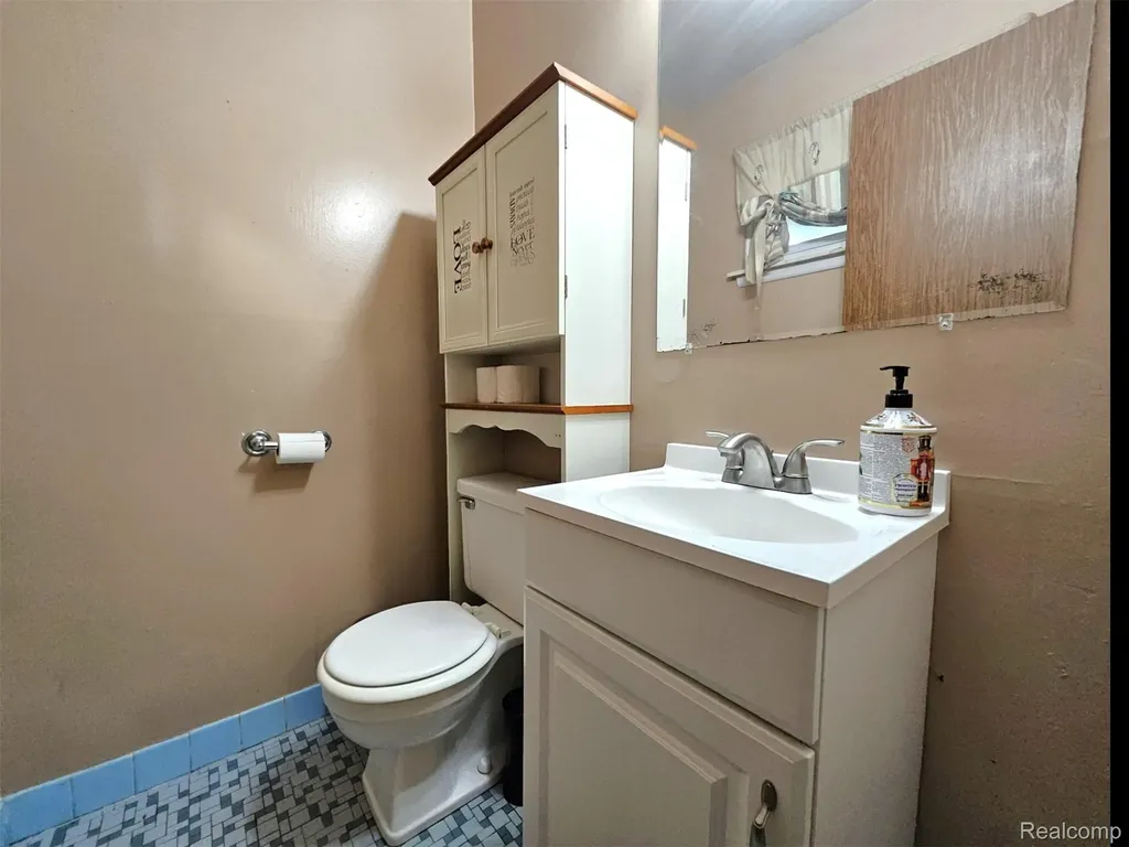29012 James Drive Warren City MI 48092