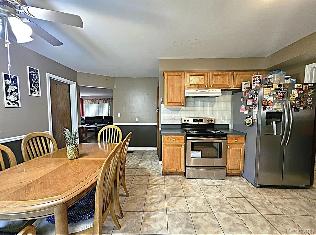 29012 James Drive Warren City MI 48092