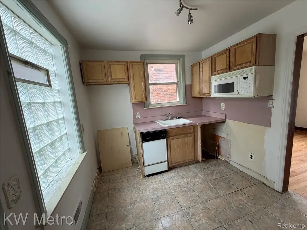18411 Snowden Street Detroit City MI 48235