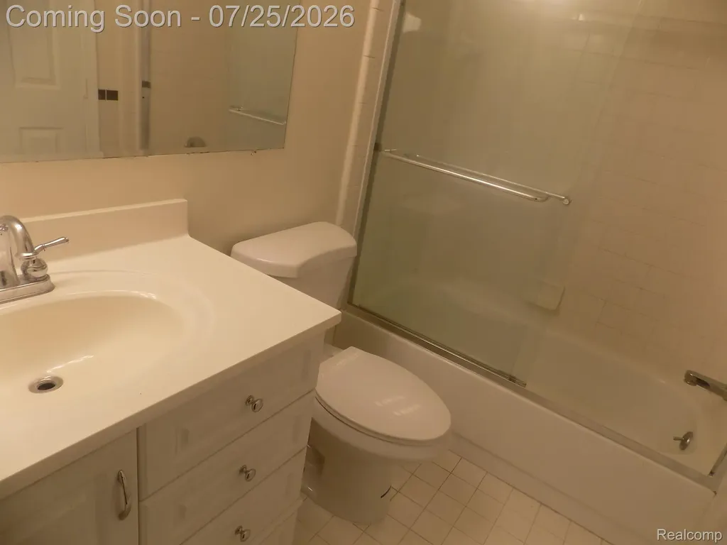 19121 Waldorf Street Roseville City MI 48066