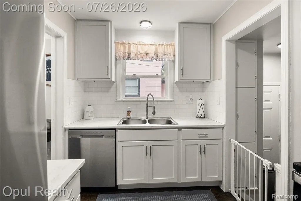 35620 Chestnut Street Wayne City MI 48184