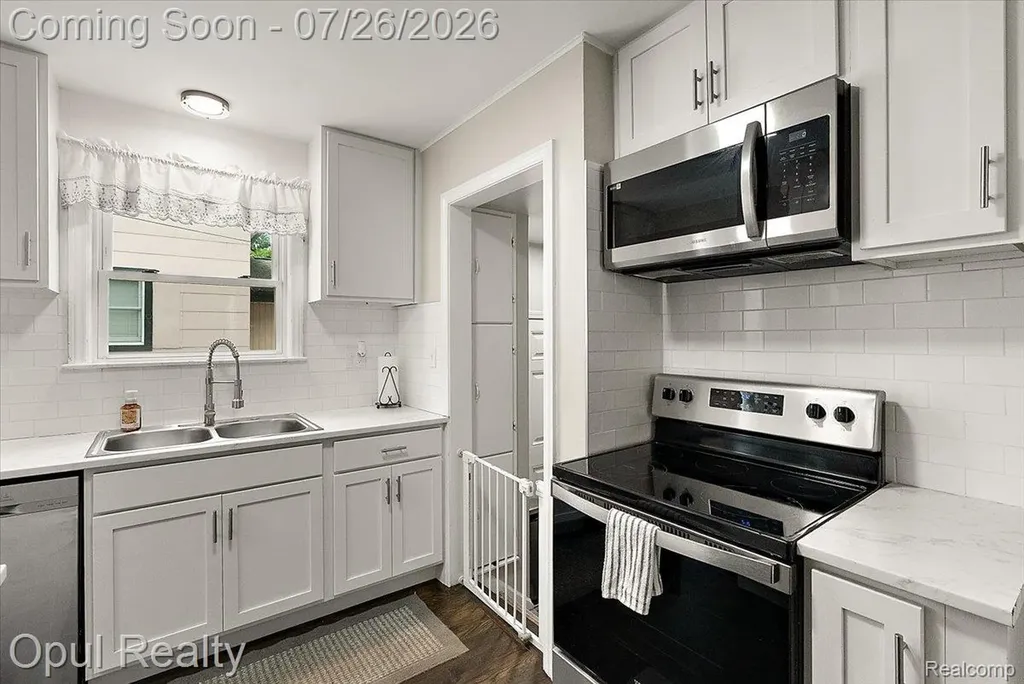 35620 Chestnut Street Wayne City MI 48184