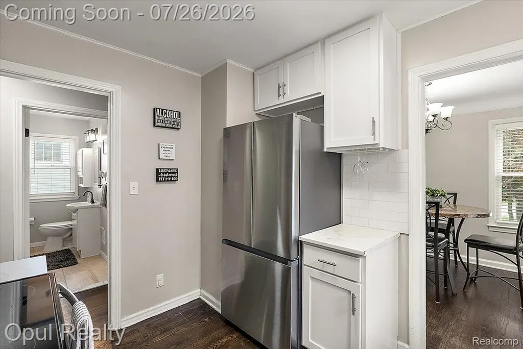 35620 Chestnut Street Wayne City MI 48184