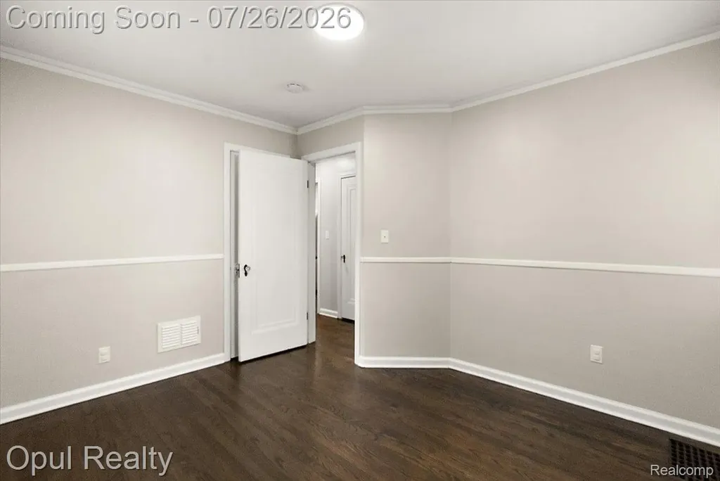 35620 Chestnut Street Wayne City MI 48184