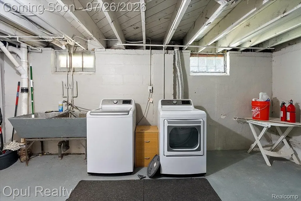 35620 Chestnut Street Wayne City MI 48184