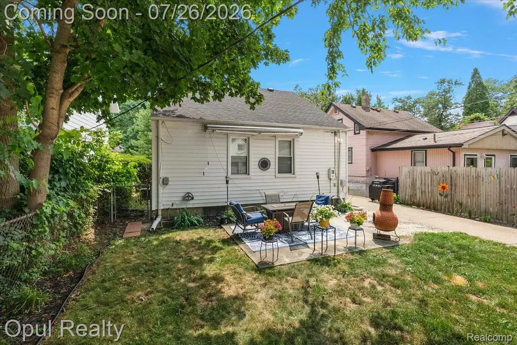 35620 Chestnut Street Wayne City MI 48184