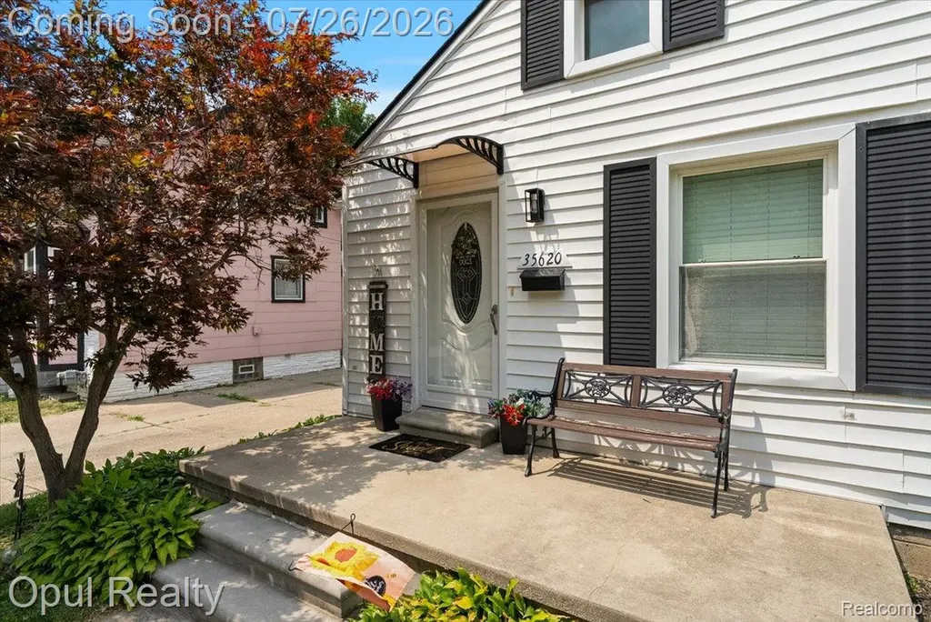 35620 Chestnut Street Wayne City MI 48184