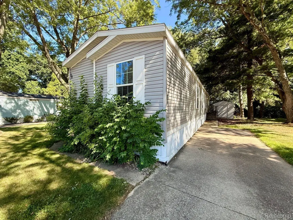 10450 6 Mile Road Newton Township MI 49014