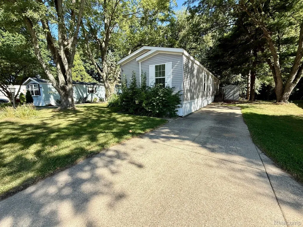 10450 6 Mile Road Newton Township MI 49014