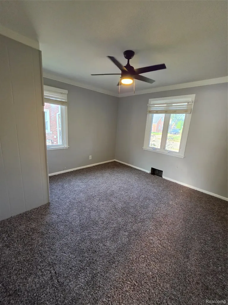 29595 Park Street Roseville City MI 48066