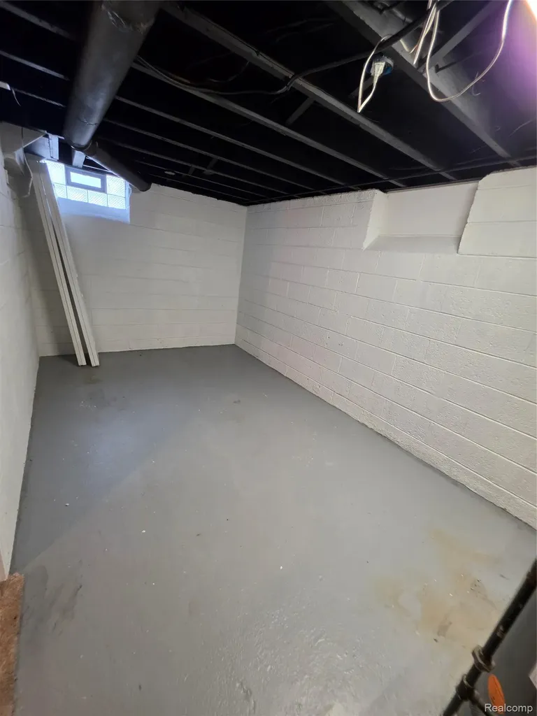 29595 Park Street Roseville City MI 48066
