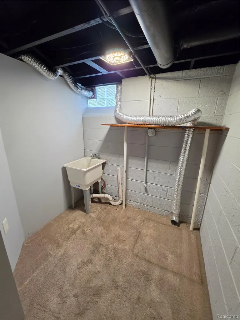 29595 Park Street Roseville City MI 48066